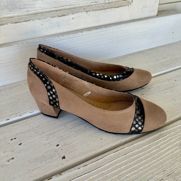 JESSICA CARLYLE, NANCY STYLE, WOMENS SHOES. TAN SUEDE WITH BLACK TRIM. SIZE 9 - Picture 2 of 7